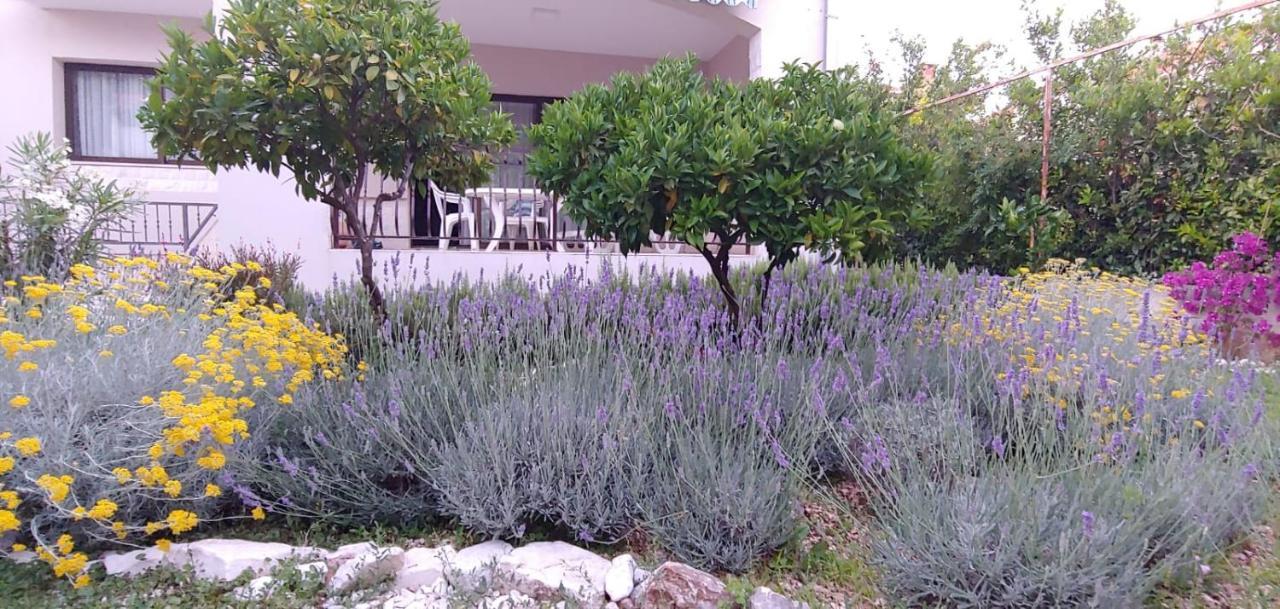 Holiday Home Ruzmarin Trogir Exteriör bild