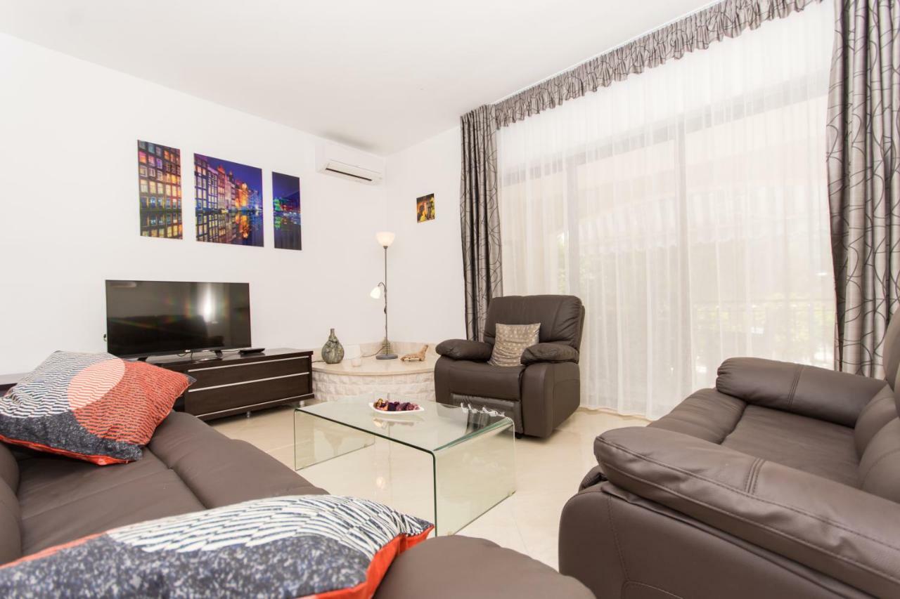 Holiday Home Ruzmarin Trogir Exteriör bild